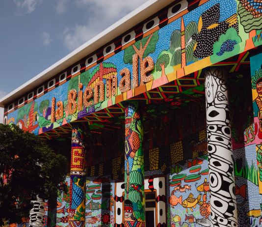 Biennale d’Arte: colori dal mondo ai Giardini, tra installazioni e padiglioni