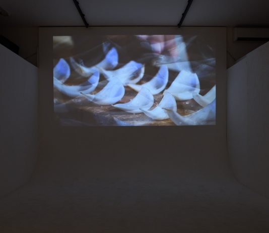 Declinazioni di BLU: a Pesaro, tre riflessioni sulla rinascita e la perfezione