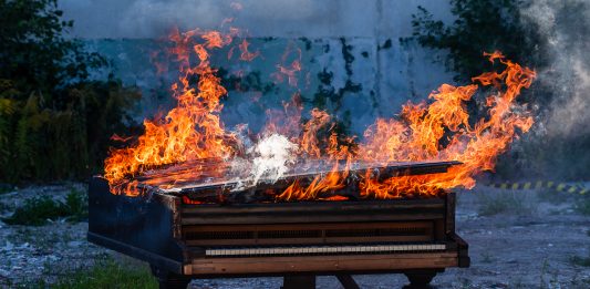 La strage di Ustica continua a essere fonte di riflessione per gli artisti. Robert Kuśmirowski al MAMbo di Bologna