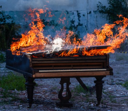 La strage di Ustica continua a essere fonte di riflessione per gli artisti. Robert Kuśmirowski al MAMbo di Bologna