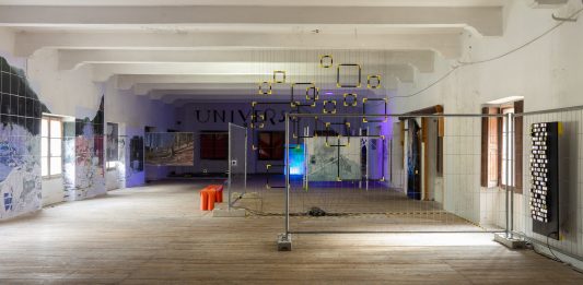 872.903 HZ: dove la sinergia concettuale s’intreccia alla poetica dell’auto-alterazione sensoriale