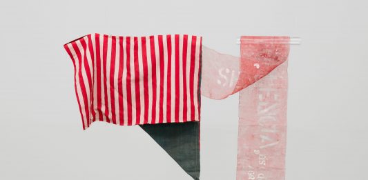 Londra, omaggio a Guy Brett: il racconto di una collezione d’arte politica