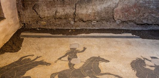Roma, Palazzo Farnese svela i suoi sotterranei, con due mosaici antichi