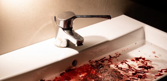 Oltre il sangue amaro: una mostra collettiva sul dolore, al MOCA di Brescia