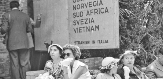 Le foto d’archivio della Biennale di Venezia e gli scatti di Marina Caneve: due mostre fotografiche al centro dell’estate culturale di Modena