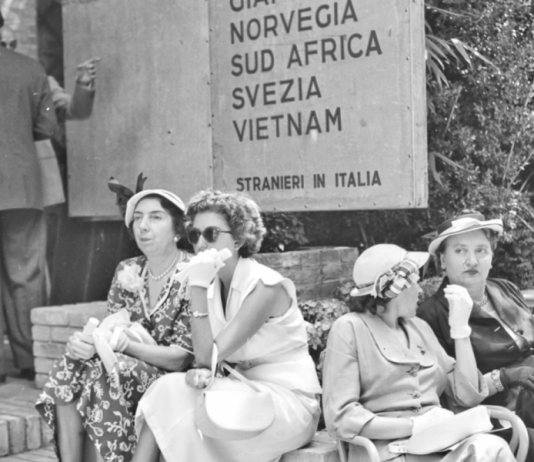 Le foto d’archivio della Biennale di Venezia e gli scatti di Marina Caneve: due mostre fotografiche al centro dell’estate culturale di Modena