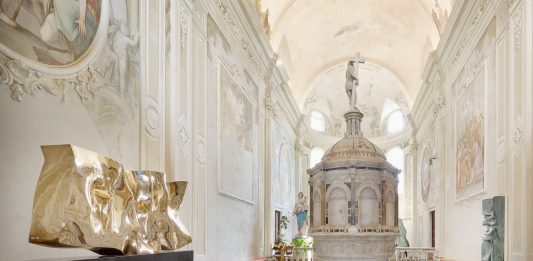 Vandalizzate le opere di Giò Pomodoro in mostra nel Battistero di Pietrasanta