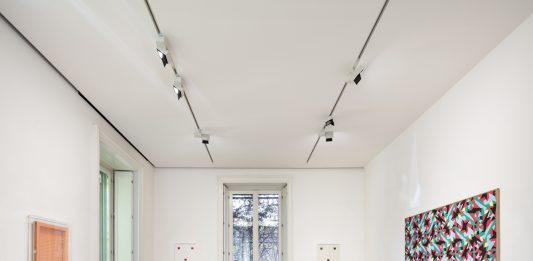 La reiterazione come forma di affermazione tra gesto e idea: va in scena la meccanica a Viasaterna