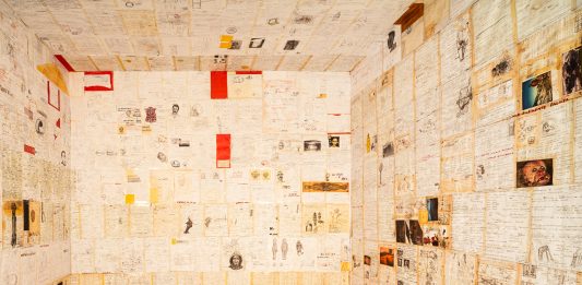 The Pig Pit: Oscar Giaconia nella fossa del maiale, edifica, nuovamente, The Drawing Hall