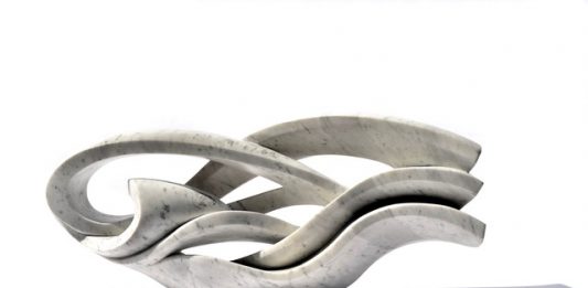 Sculture e abiti di marmo in mostra alla Galleria La Nuvola di Roma