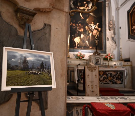 Sette artisti in dialogo con le Sette Opere di Caravaggio, al Pio Monte di Napoli arte contemporanea al pio monte