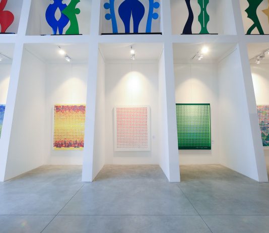 La pittura astratta di René Mayer nasce nelle langhe astigiane