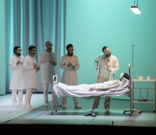 Pergolesi e Donatoni, sul filo della commedia, al Teatro Ariosto di Reggio Emilia