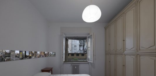 L’appartamento Pianetabianco e Superfluo danno vita a un progetto espositivo su Airbnb