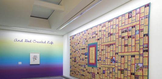 La storia della femminista Judy Chicago in una grande mostra alla Serpentine Gallery di Londra