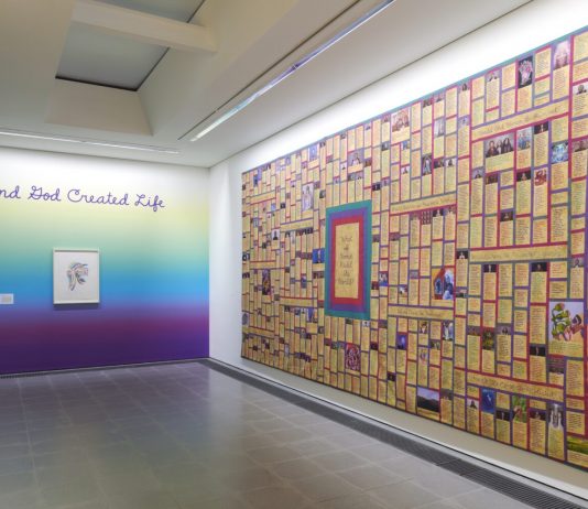 La storia della femminista Judy Chicago in una grande mostra alla Serpentine Gallery di Londra