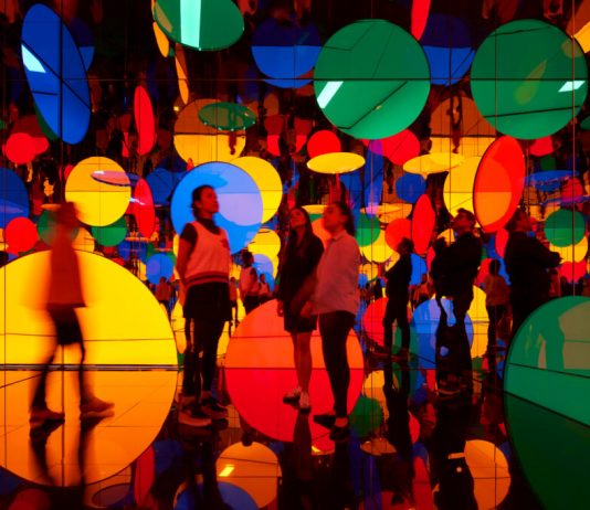 Il San Francisco Museum of Modern Art acquista una Infinity Mirror Room di Yayoi Kusama