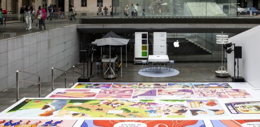 We Are Family: nella settimana del Pride, Apple colora Piazza Liberty di Milano