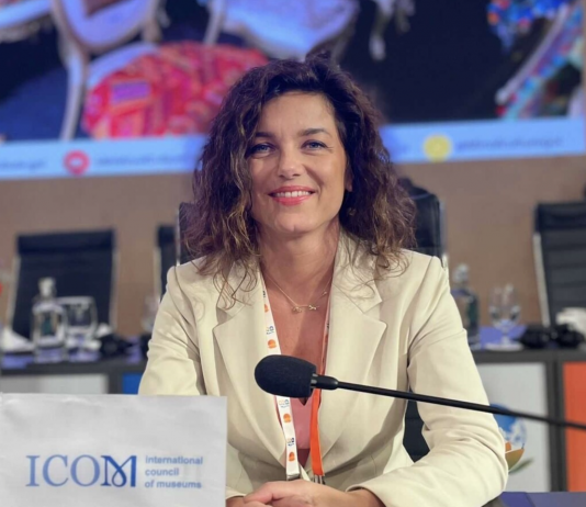 ICOM, una nuova direttrice per l’organizzazione mondiale dei musei: chi è Medea Sógor Ekner Medea S. Ekner, G20 Culture Ministers Meeting, Varanasi, India, 2023.