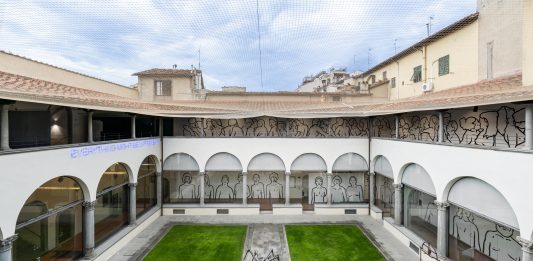 MP5, un lungo abbraccio al Museo Novecento di Firenze: le foto dell’intervento MP5, La terza dimensione, Museo Novecento, Firenze, 2024, © photo Ela Bialkowska OKNO studio