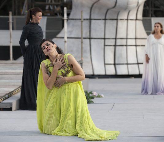 Eros e morte, amore e vendetta nella Fedra al Teatro Greco di Siracusa