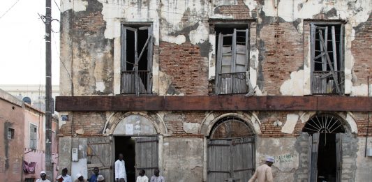 Viaggi straordinari. Maïmouna Guerresi in Senegal