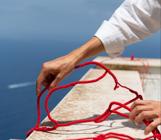Il filo rosso del mare: l’arte di Roberto Maria Lino a Villa Lysis, Capri