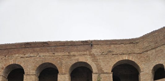 Immagini dalla Roma del futuro, sulle antiche Mura Aureliane mura aureliane roma futuro