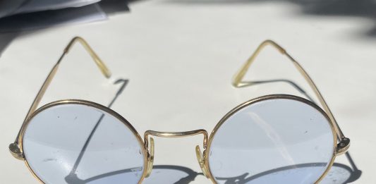 Abbey Road: all’asta gli occhiali (regalo) di John Lennon John Lennon occhiali asta