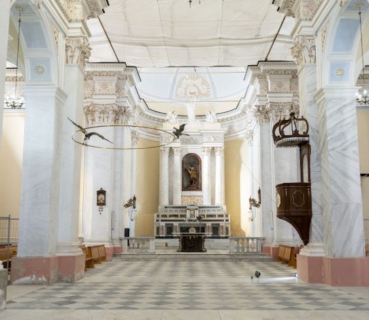 Un’antica chiesa di Stromboli trasformata dalle opere di Halilaj, Ancarani e altri artisti