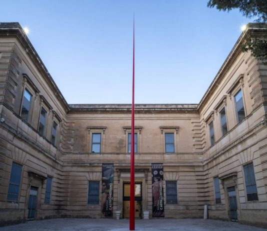 Con il fuoco della speranza: le opere di Costas Varotsos al Castromediano di Lecce Costas Varotsos, museo di Castromediano, Lecce, 2024