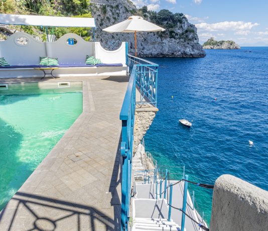 La super villa progettata da Gae Aulenti è in vendita in Costiera Amalfitana grotta rosa Gaetano aulenti