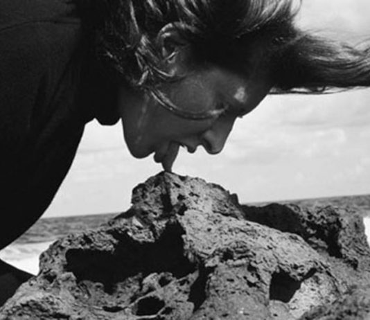 Senigallia celebra il mare con la mostra di una collezione fotografica Marina Abramovic, Volcano, 2002, SIAE 2024