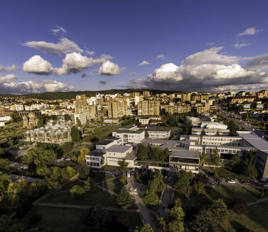 Come sta cambiando la capitale del Kosovo? Arte, architettura e politica secondo il sindaco Përparim Rama