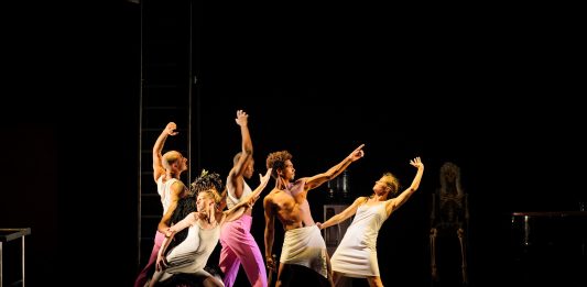 Da Ruination a Find your eyes: gli spettacoli che ci hanno più colpito alla Biennale Danza 2024