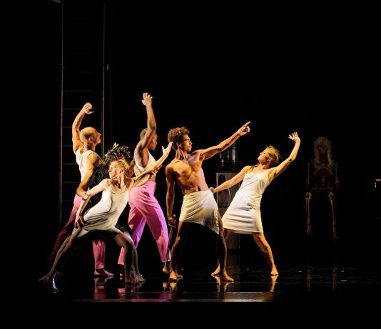 Da Ruination a Find your eyes: gli spettacoli che ci hanno più colpito alla Biennale Danza 2024