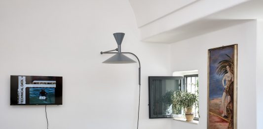 SpartiAcque, una doppia mostra tra arte e ambiente, nel cuore della Puglia SpartiAcque. (Di)stanze vicine. Installation view al Trullo Rubina, ph. Marino Colucci