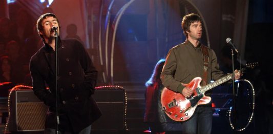 Oasis: quando la chitarra della discordia andò all’asta a Parigi oasis