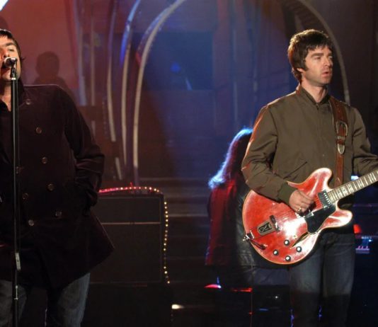 Oasis: quando la chitarra della discordia andò all’asta a Parigi oasis