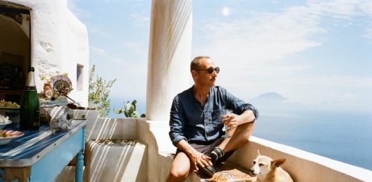 Viaggi straordinari. Roberto di Alicudi nelle isole Eolie