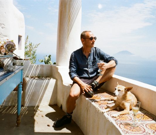 Viaggi straordinari. Roberto di Alicudi nelle isole Eolie