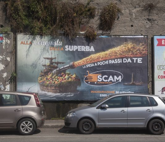 A Genova un cartellone pubblicitario fa discutere: ma è l’opera di un artista Elias Cafmeyer, SCAM, Divago Art Festival 2024, Genova