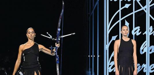 Tre iconici fashion moments a Parigi in dialogo con l’arte contemporanea