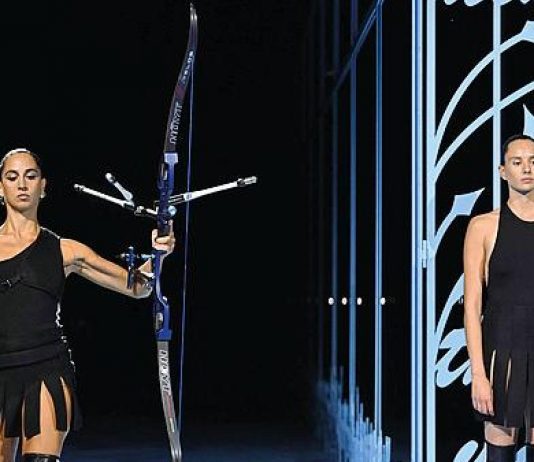 Tre iconici fashion moments a Parigi in dialogo con l’arte contemporanea