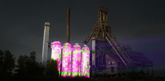 Franz Cerami illumina l’ex Italsider di Bagnoli: l’arte digitale come rinascita urbana