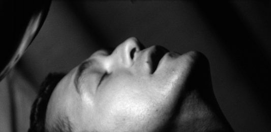 Macchina, desiderio e superficie: i film di Andy Warhol al Museum of Sex