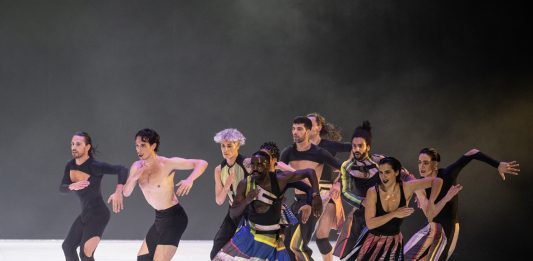 Carcaca di Marco da Silva Ferreira: un’esplosione di energia tribale a Torinodanza Carcaça, Marco da Silva Ferreira, Festival Torinodanza, © Joseì Caldeira