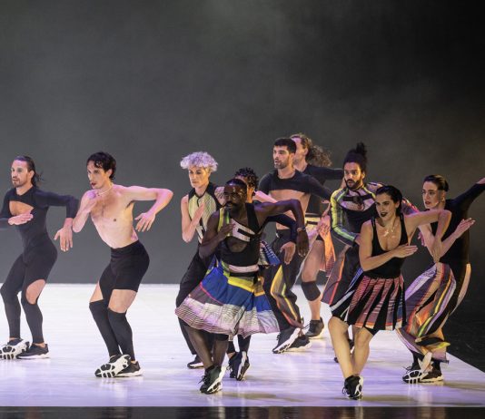 Carcaca di Marco da Silva Ferreira: un’esplosione di energia tribale a Torinodanza Carcaça, Marco da Silva Ferreira, Festival Torinodanza, © Joseì Caldeira