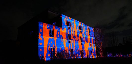 Lighting Flowers di Franz Cerami illumina Bagnoli. Fino al 12 novembre l’ex polo siderurgico apre al pubblico, trasformandosi in un museo a cielo aperto