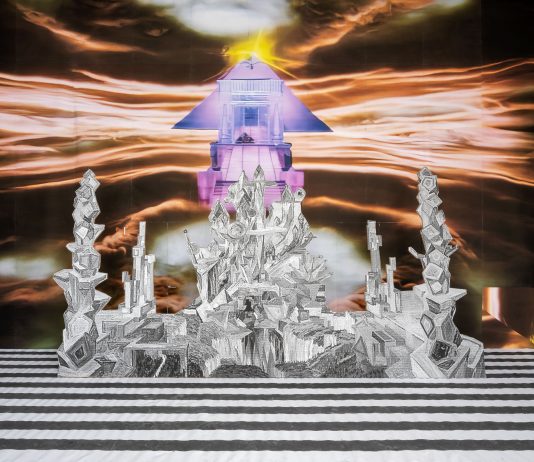 L’Istituto Svizzero porta a Milano il gioco anarchico e grottesco di Monster Chetwynd